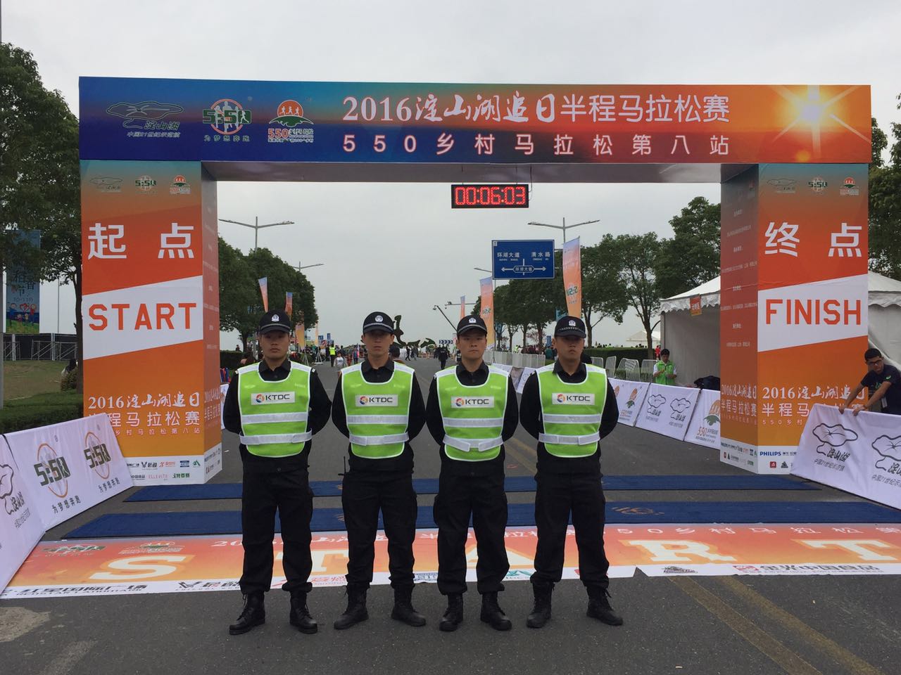 保安公司助力淀山湖追日半程馬拉松賽 (1).jpg