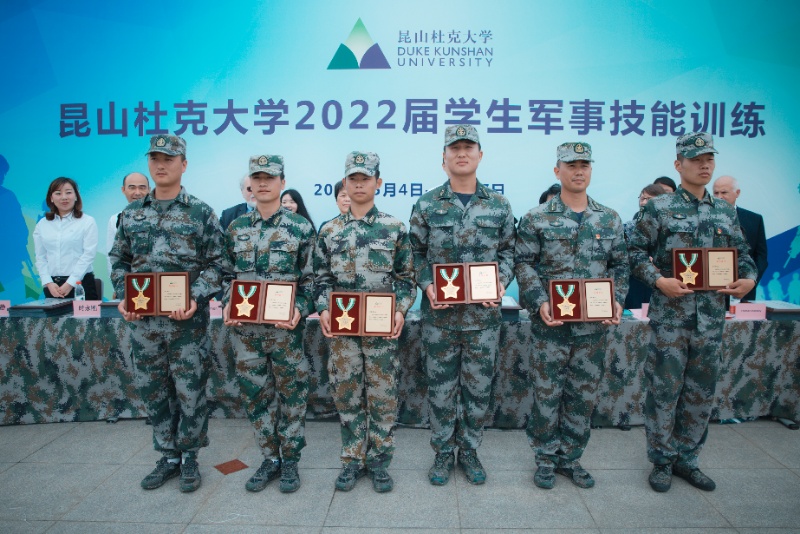 保安公司組織開展杜克大學(xué)2022屆學(xué)生軍訓(xùn)匯報(bào)表演暨表彰總結(jié)大會(huì).jpg